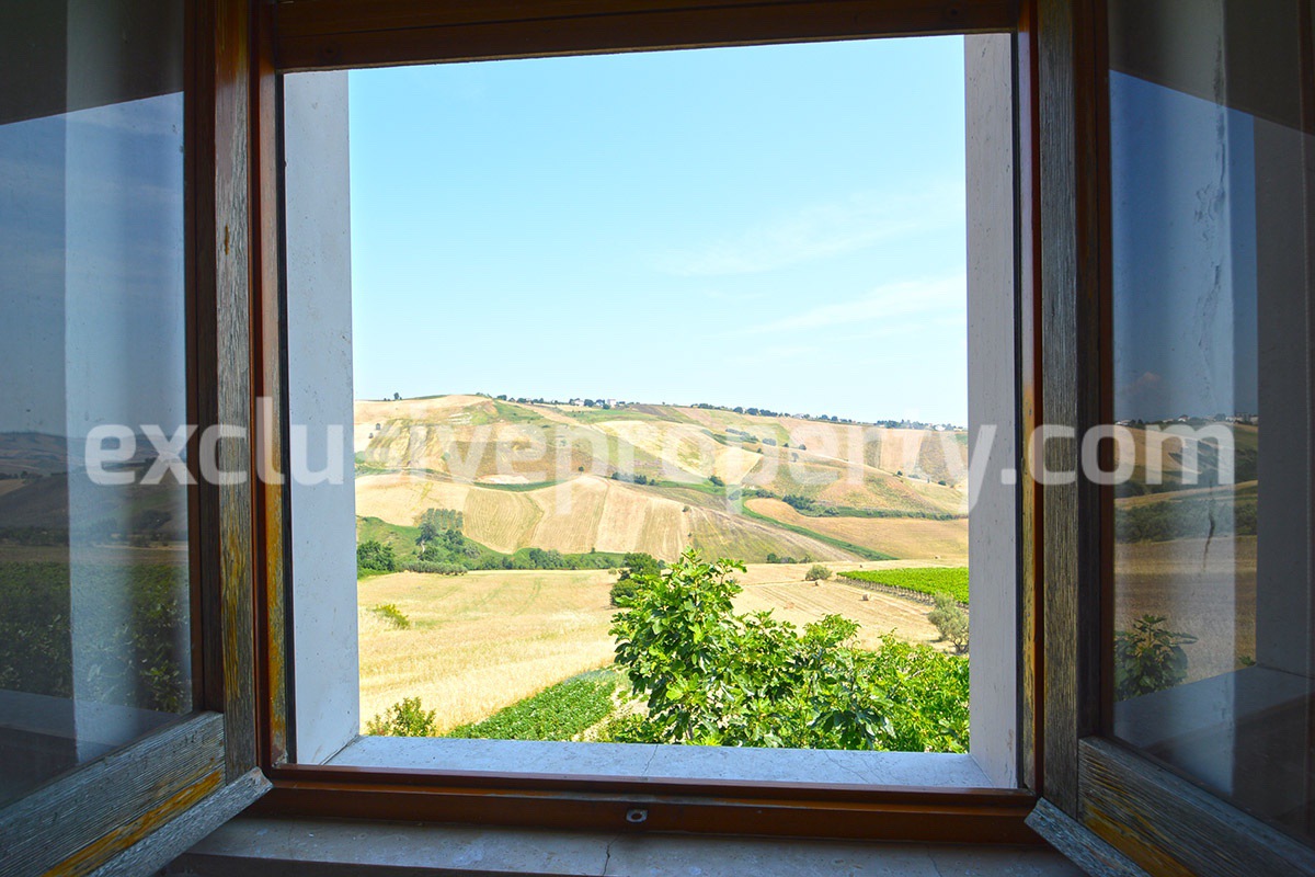 House with land and panoramic views for sale in Abruzzo - Italy