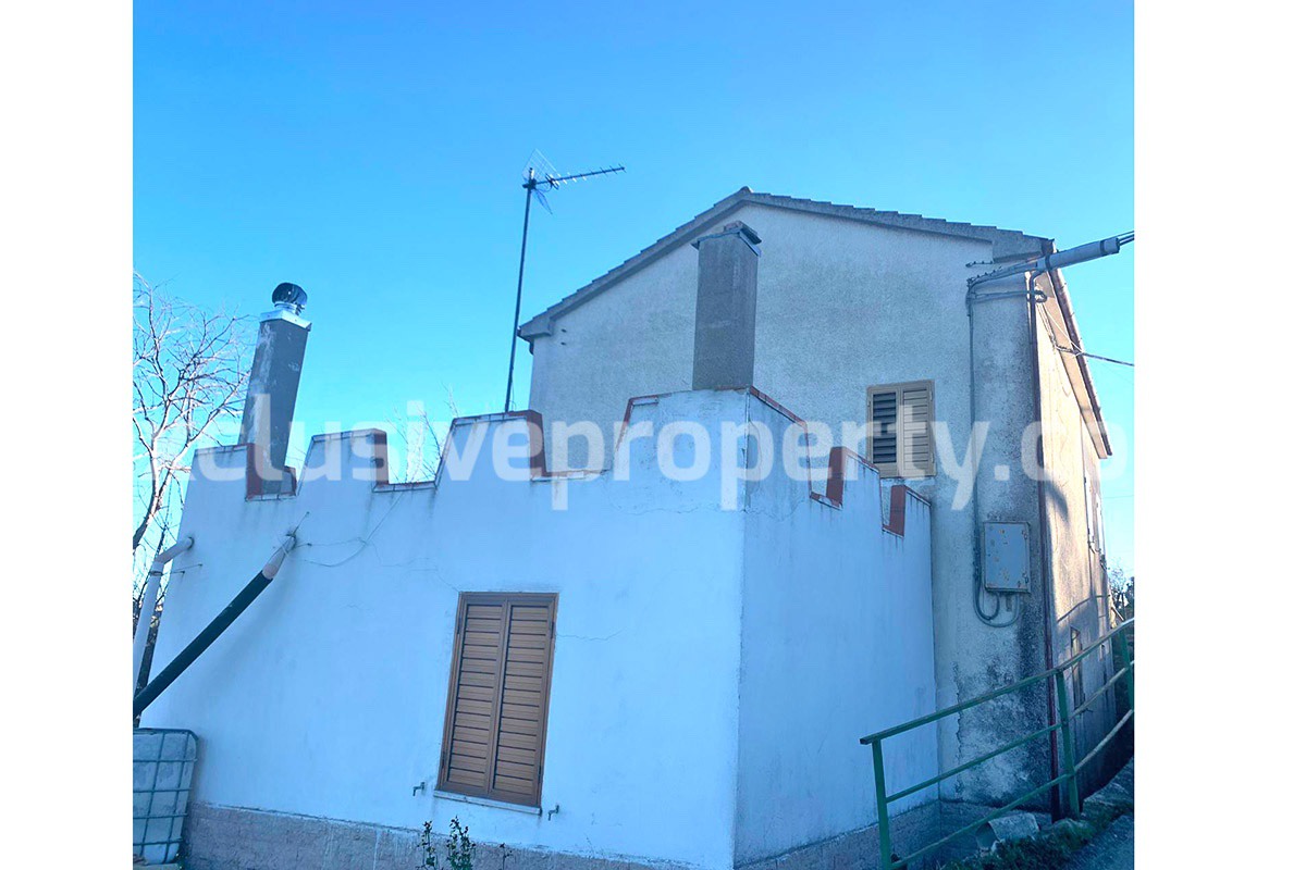 Detached house in good condition with garage and land for sale in Atessa 2