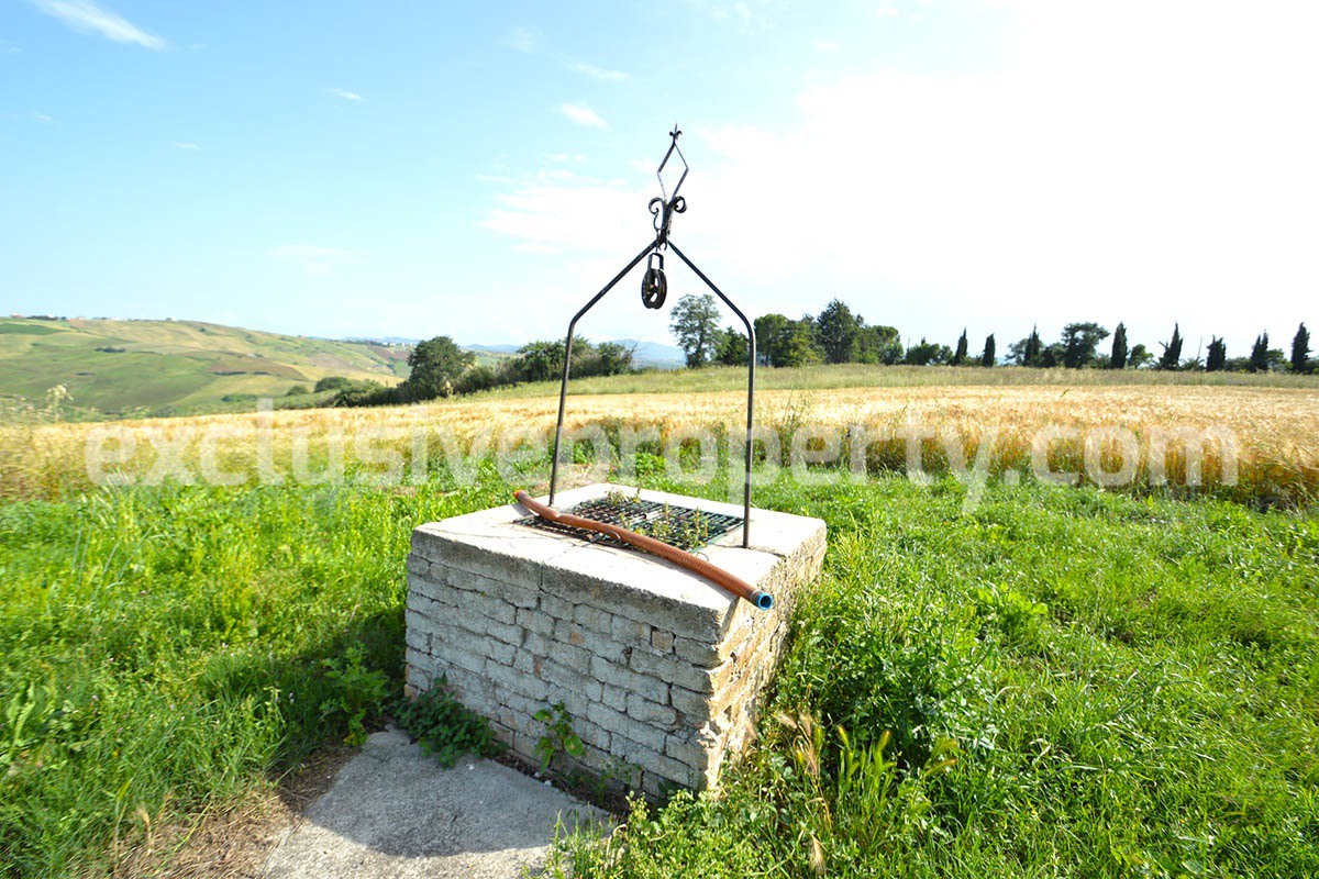 Spacious and ancient stone and brick house with land for sale in Abruzzo 4