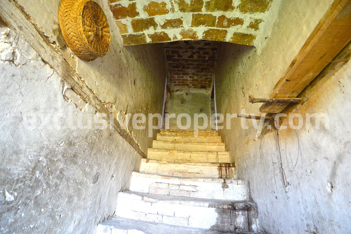 Spacious and ancient stone and brick house with land for sale in Abruzzo 26