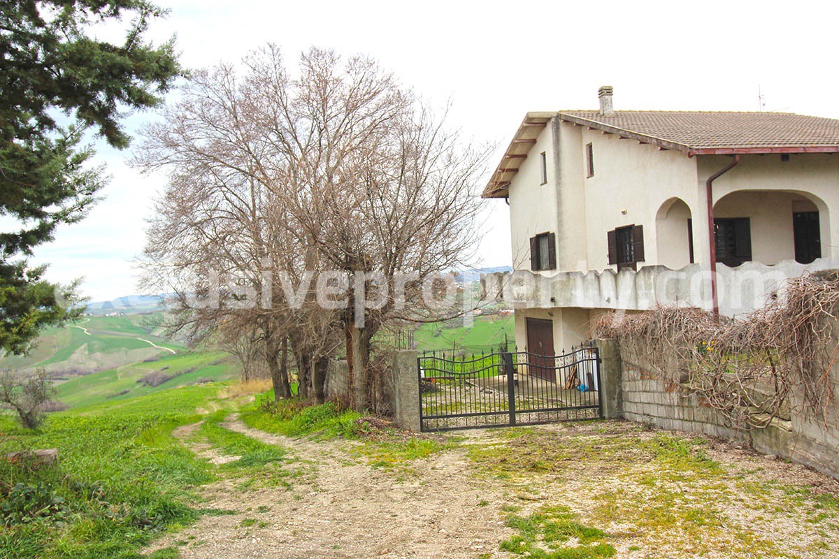 House surrounded by nature just 20 km from the sea for sale in Italy 3