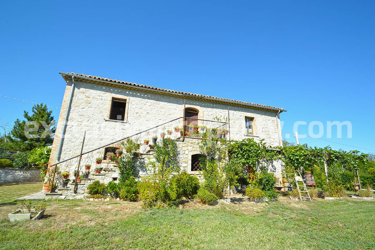 Ancient country house completely renovated for sale in Abruzzo 1