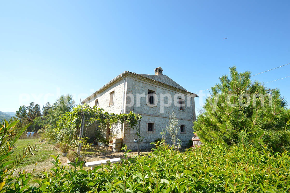 Ancient country house completely renovated for sale in Abruzzo 7