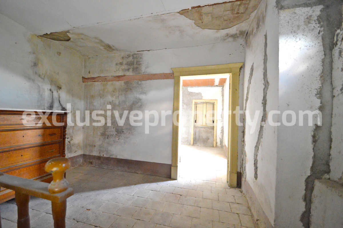Stone ancient village house with new roof for sale in Italy 12