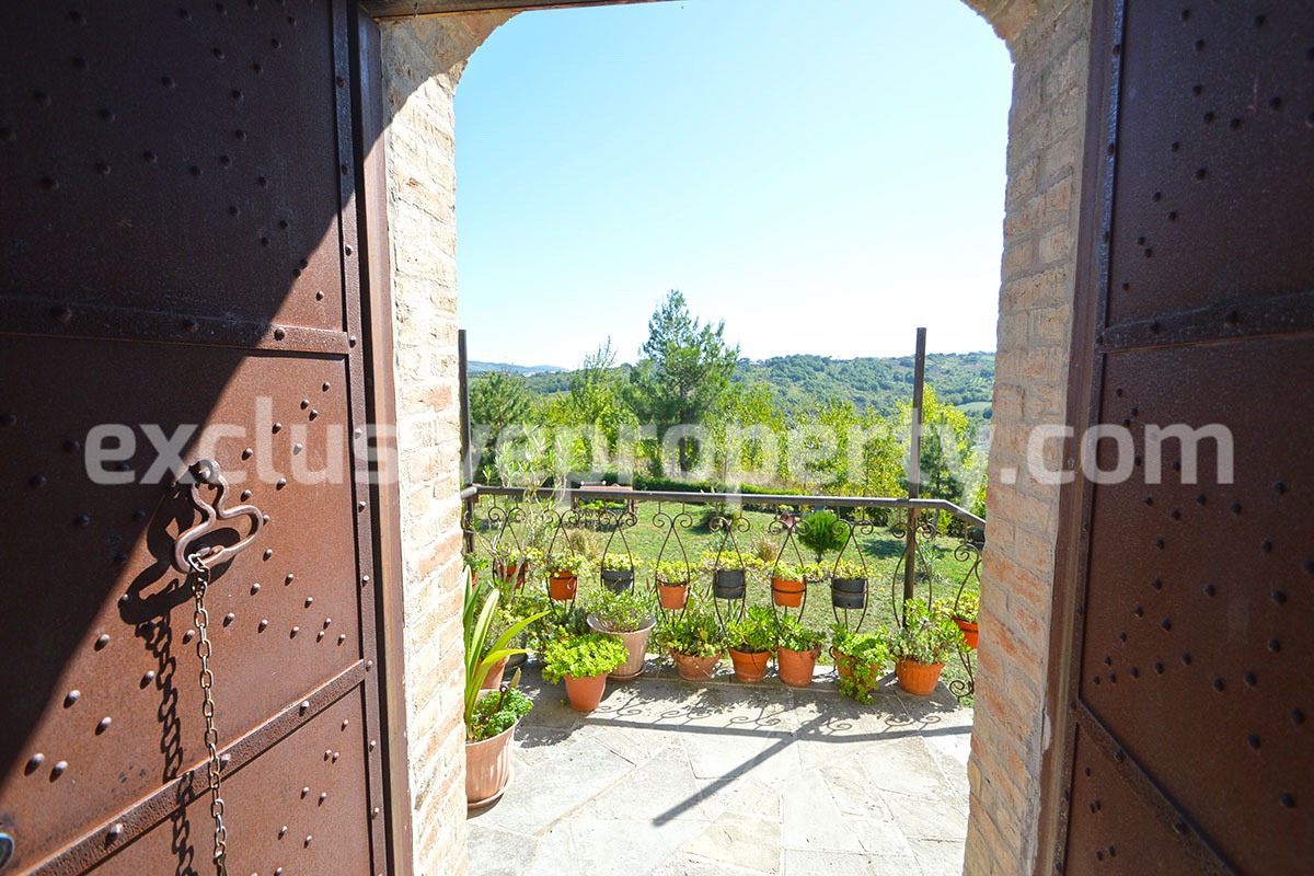 Ancient country house completely renovated for sale in Abruzzo 14