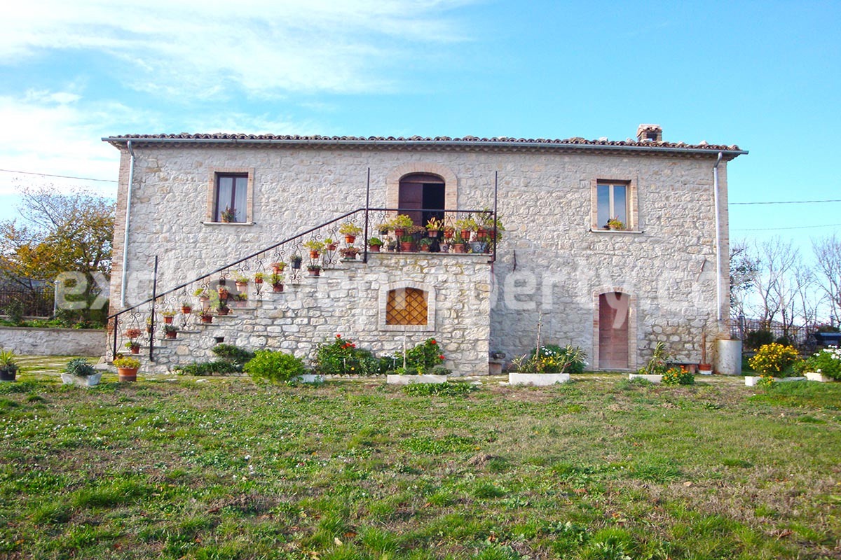 Ancient country house completely renovated for sale in Abruzzo 10