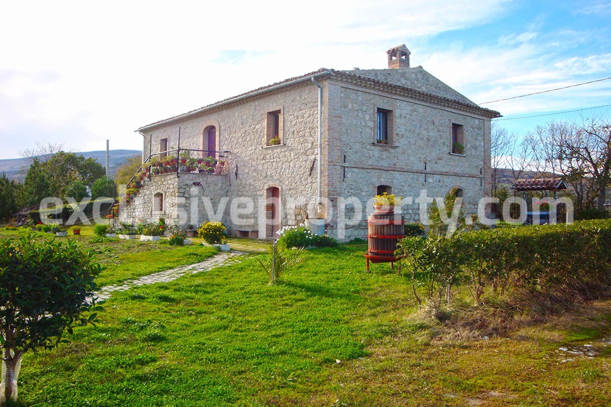 Ancient country house completely renovated for sale in Abruzzo 11