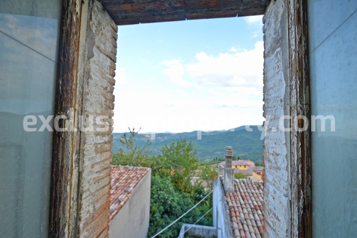 Stone ancient village house with new roof for sale in Italy 14
