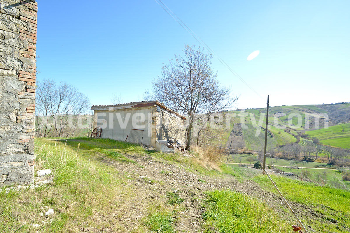 Rural country house to renovate with terrace and land for sale in Abruzzo 24