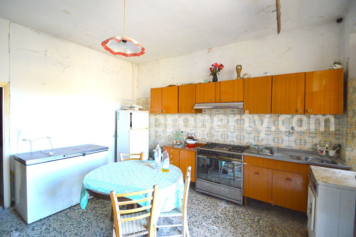 Rural country house to renovate with terrace and land for sale in Abruzzo 7