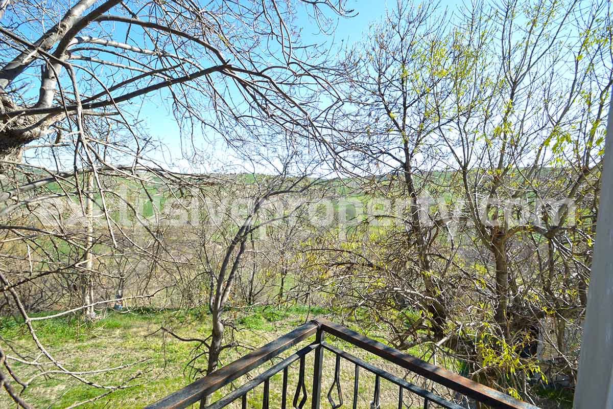 Rural country house to renovate with terrace and land for sale in Abruzzo 14