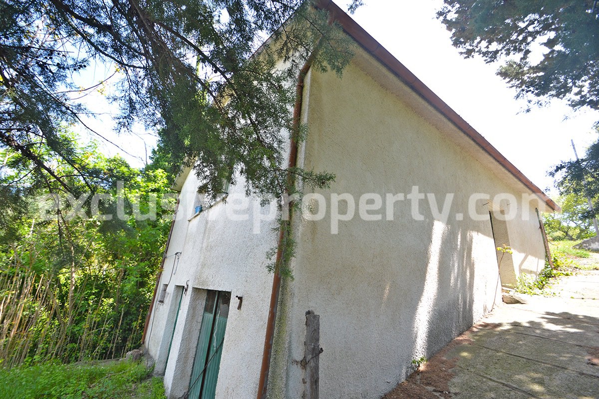 Country house surrounded by greenery with hilly views  for sale in Molise 3