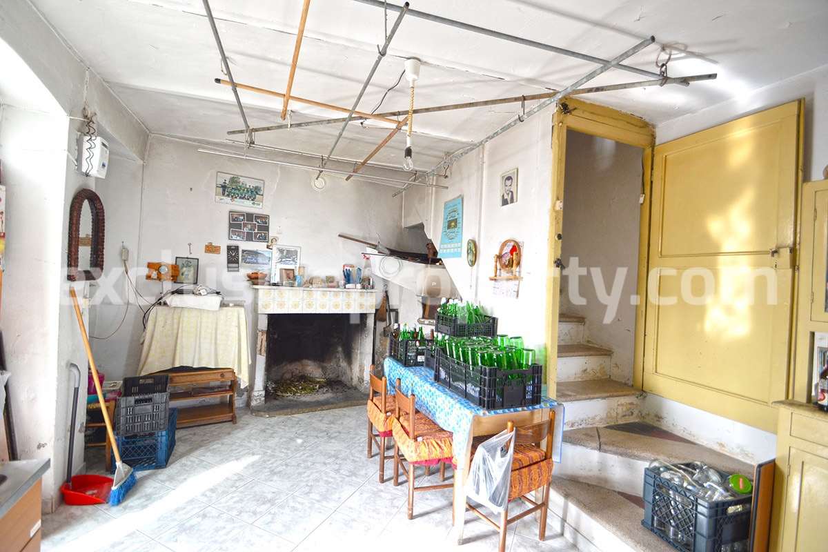 Village house with outdoor space for sale in Abruzzo - Italy 4