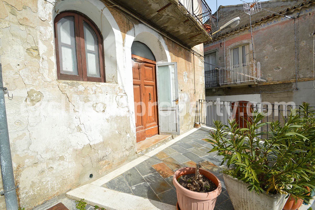 Village house with outdoor space for sale in Abruzzo - Italy