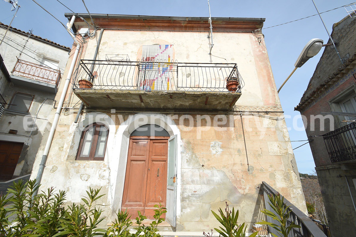 Village house with outdoor space for sale in Abruzzo - Italy 1