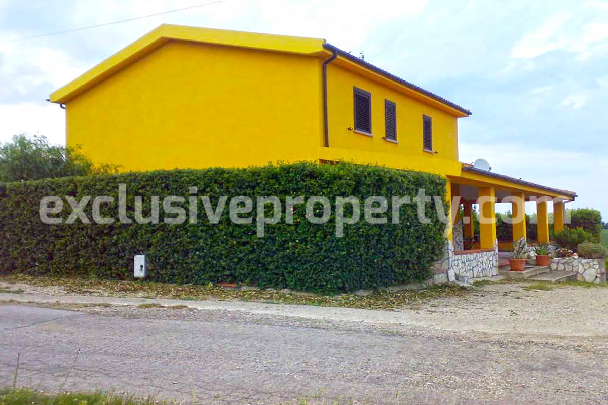 Country house with sea view and land with garage and terrace for sale in Molise 5