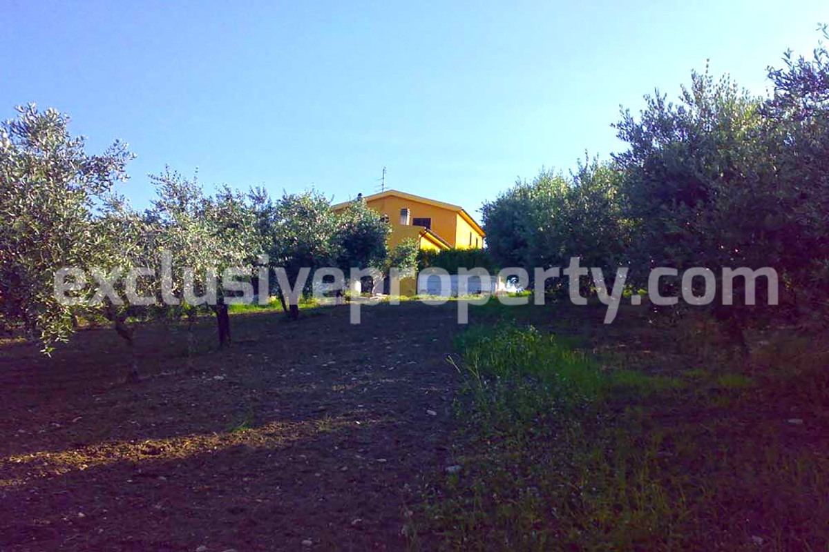 Country house with sea view and land with garage and terrace for sale in Molise 6