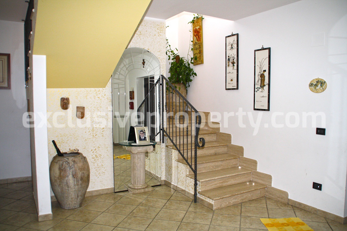Country house with sea view and land with garage and terrace for sale in Molise 18
