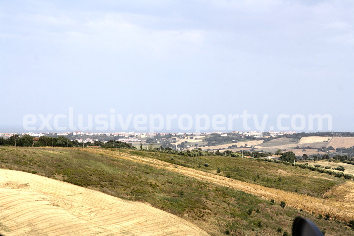 Country house with sea view and land with garage and terrace for sale in Molise 24