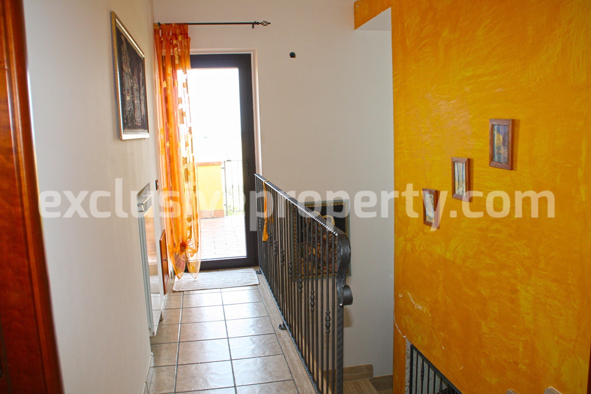 Country house with sea view and land with garage and terrace for sale in Molise 30