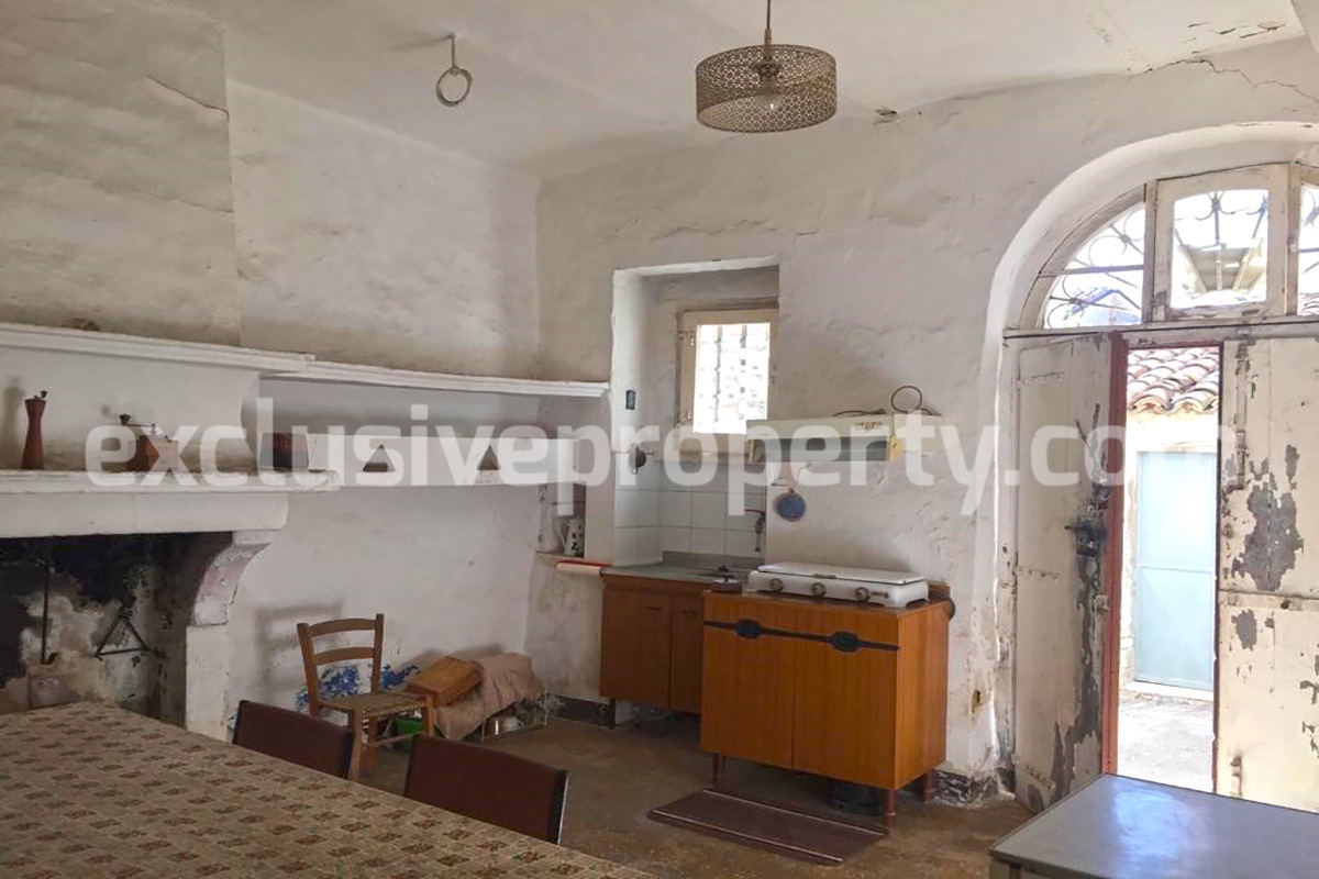 Historic town house for sale in Cupello just 5 km from the beaches of Vasto Marina 3
