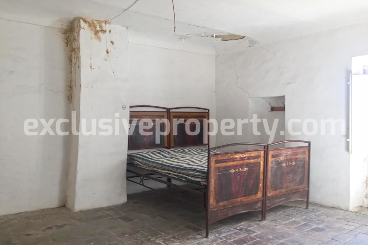 Historic town house for sale in Cupello just 5 km from the beaches of Vasto Marina 6