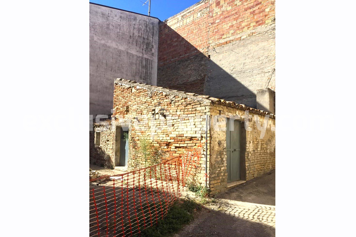 Historic town house for sale in Cupello just 5 km from the beaches of Vasto Marina 12