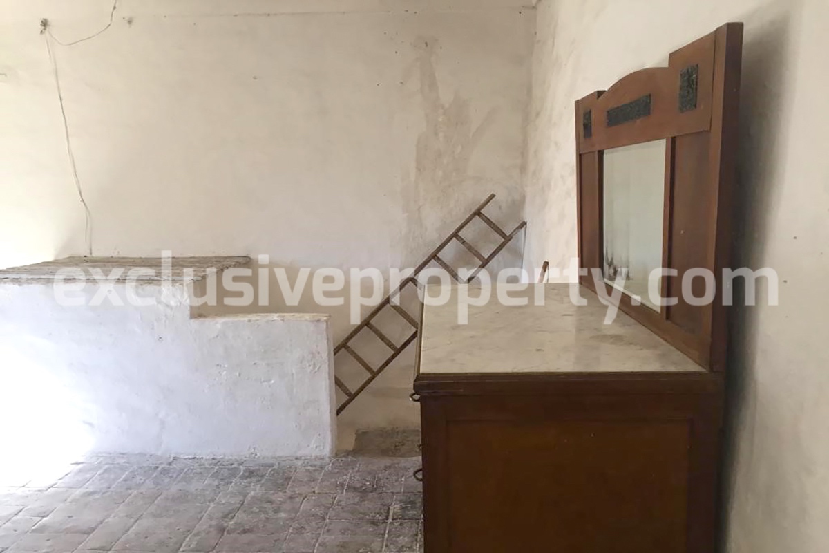 Historic town house for sale in Cupello just 5 km from the beaches of Vasto Marina 8