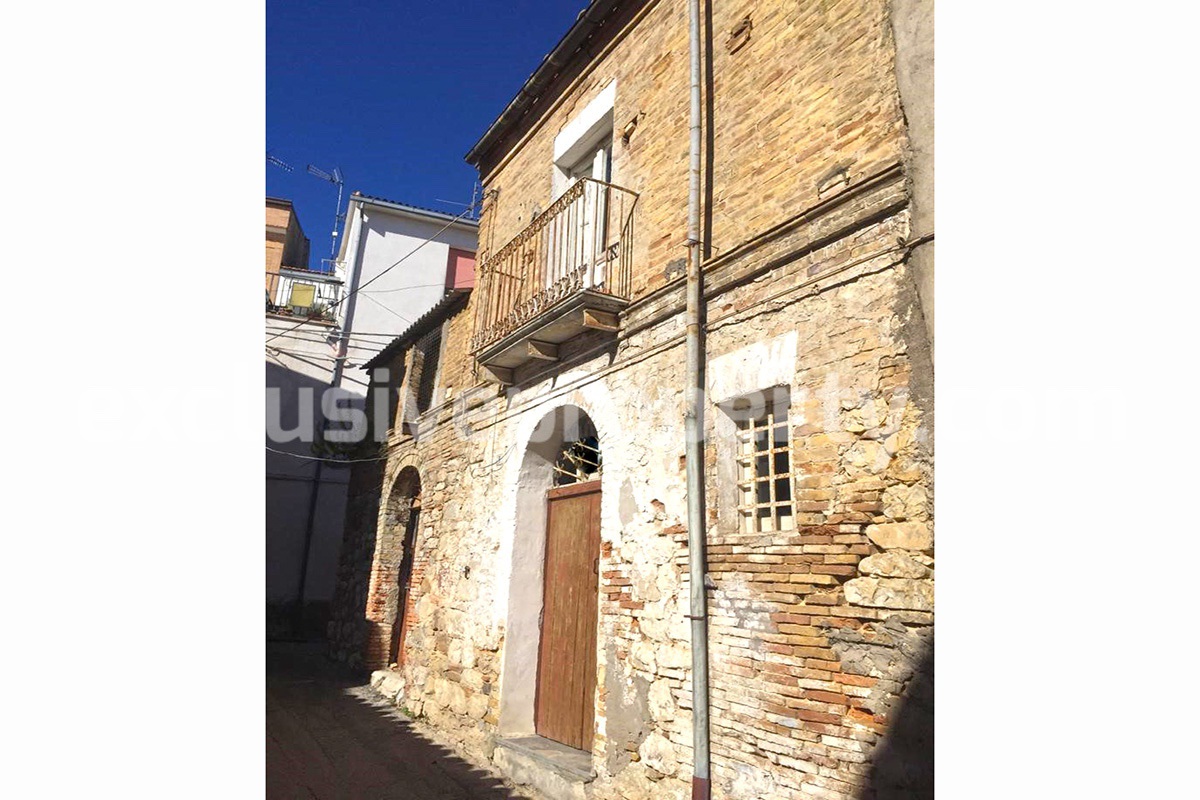 Historic town house for sale in Cupello just 5 km from the beaches of Vasto Marina 1