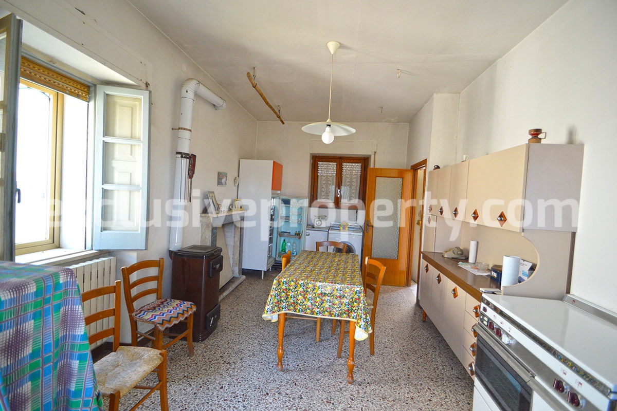 House with garden for sale in Molise a town with all services 30 min by car from the coast 5