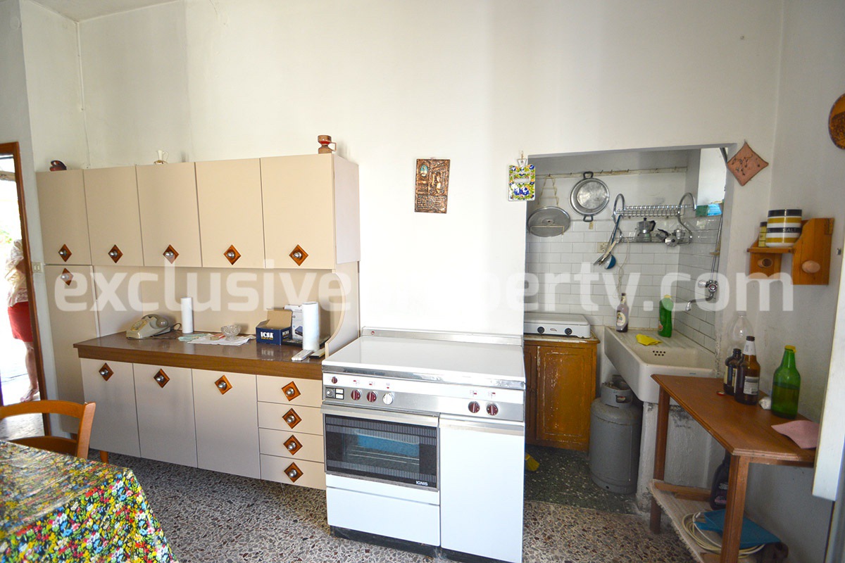House with garden for sale in Molise a town with all services 30 min by car from the coast 6