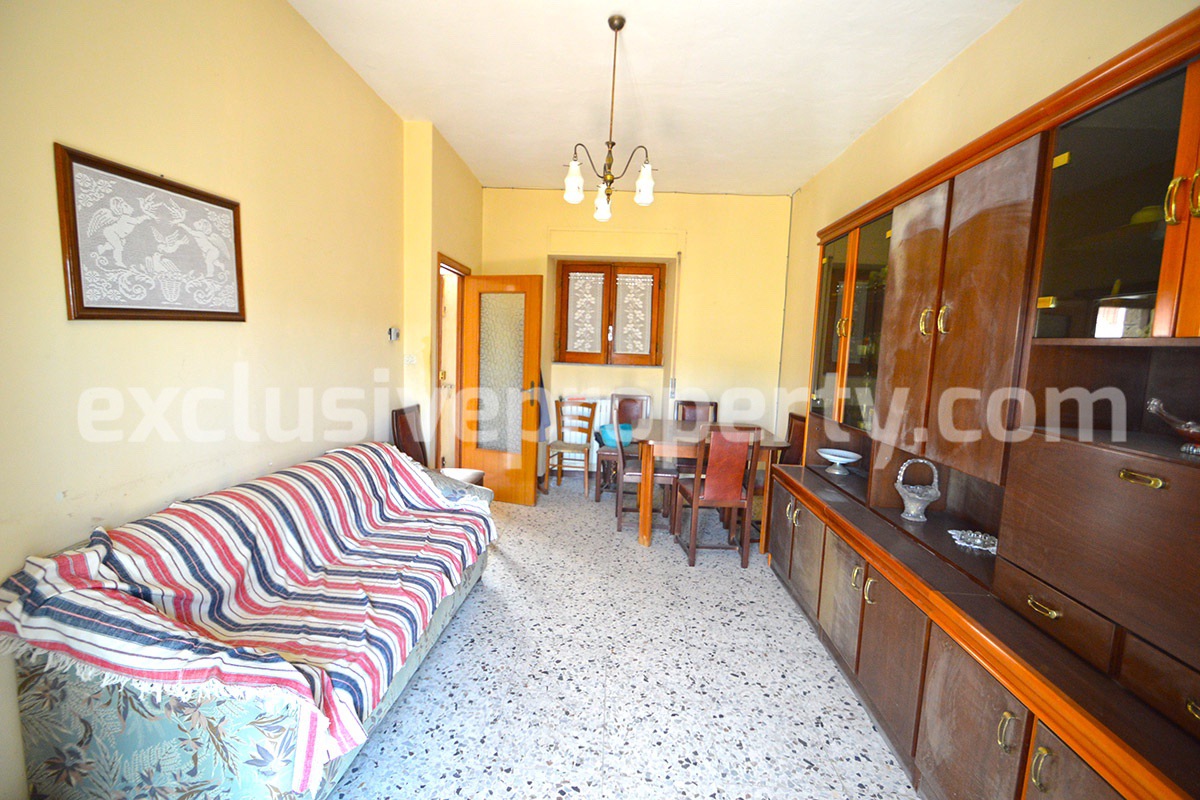 House with garden for sale in Molise a town with all services 30 min by car from the coast 10