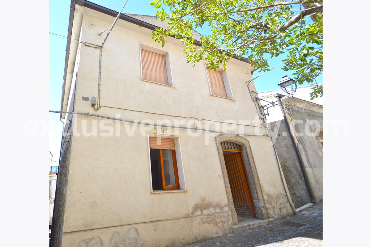 Stone town house with terrace for sale in San Felice del Molise - Italy 1