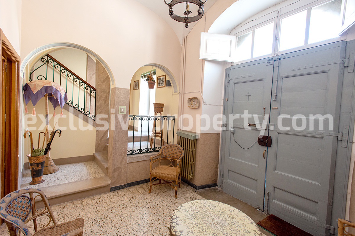 Characteristic and spacious house built in stone for sale in Italy 2