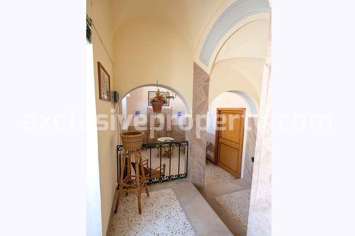 Characteristic and spacious house built in stone for sale in Italy 3