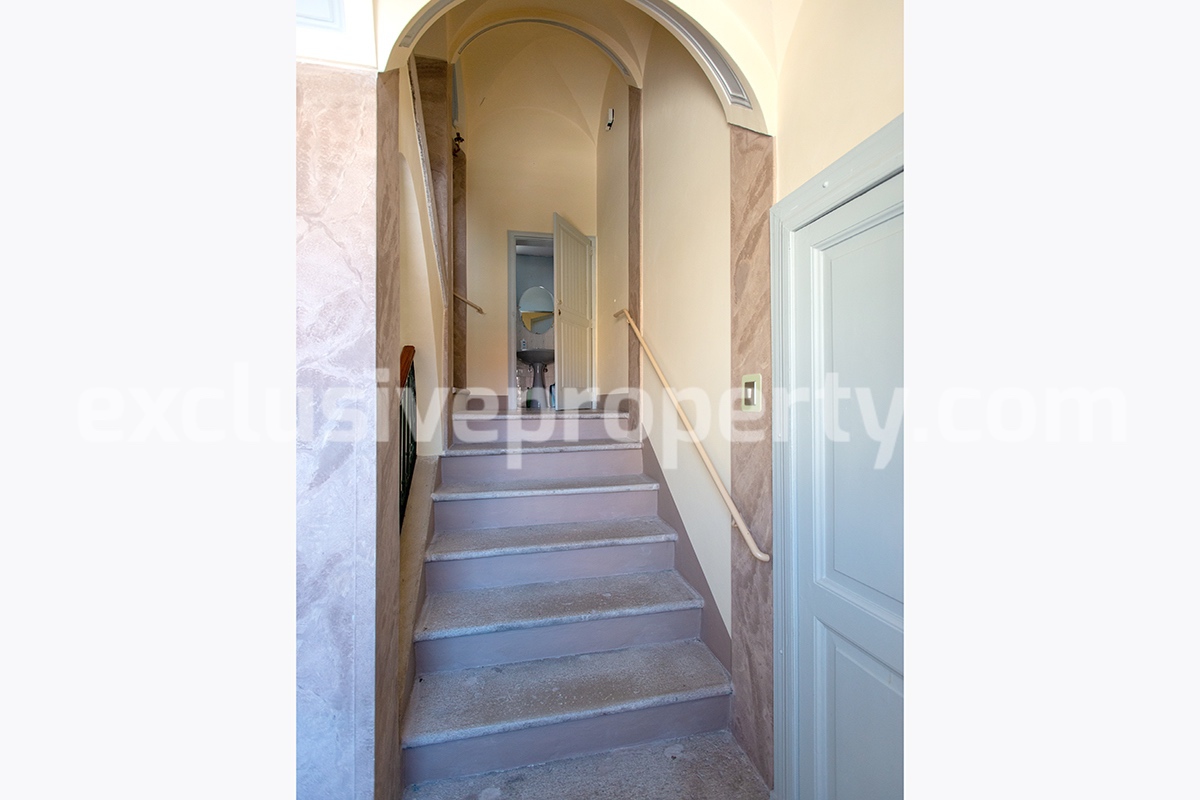 Characteristic and spacious house built in stone for sale in Italy 7