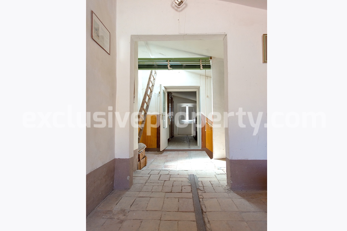 Characteristic and spacious house built in stone for sale in Italy 11