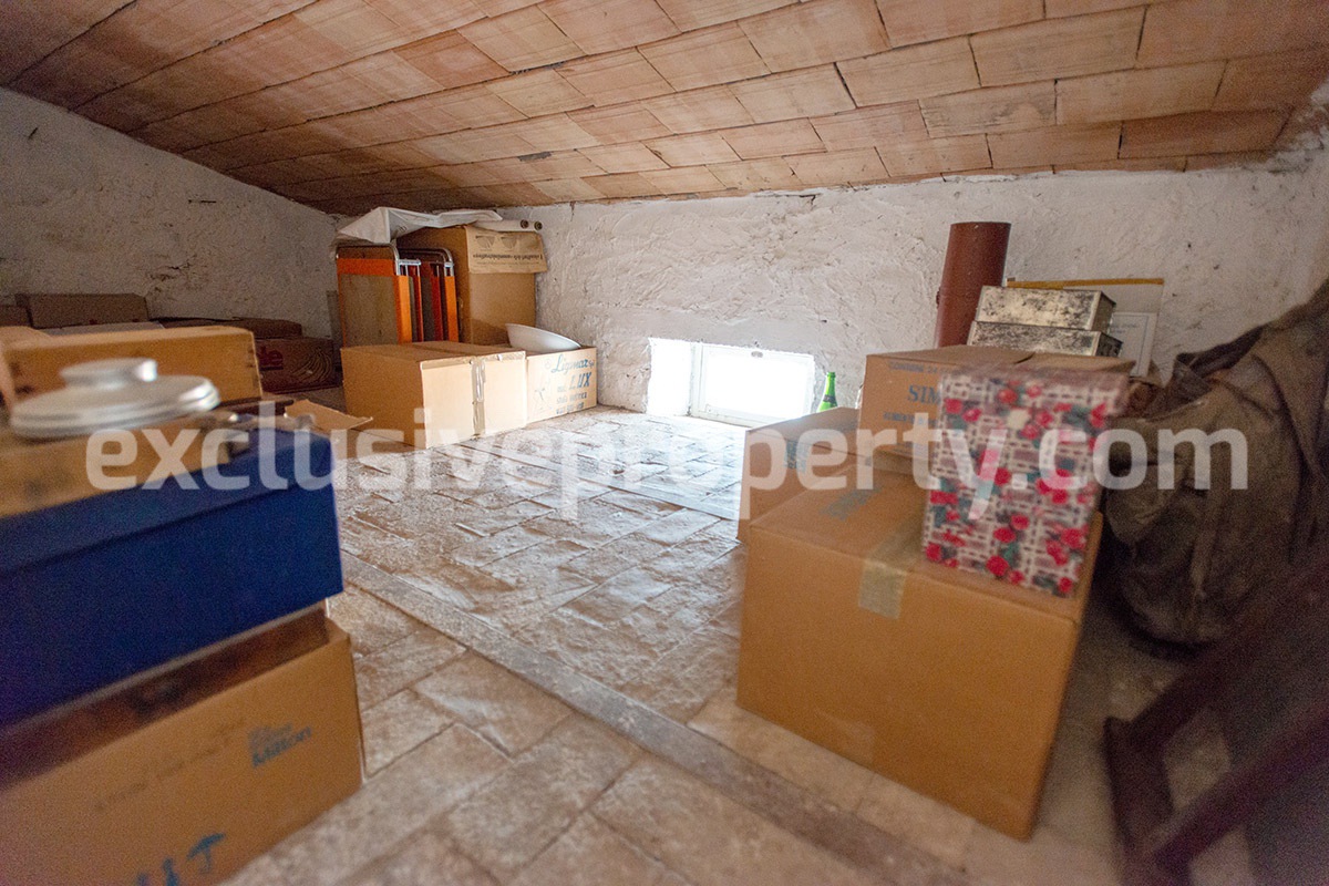 Characteristic and spacious house built in stone for sale in Italy 15