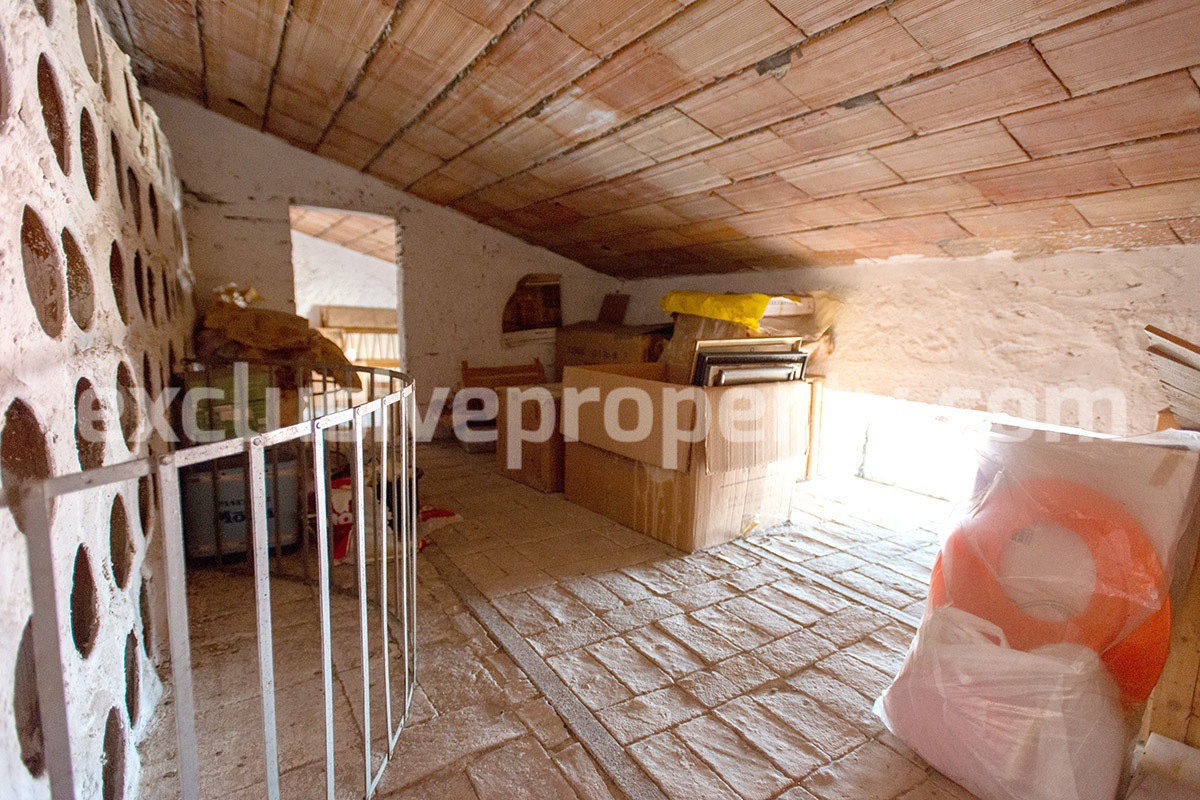 Characteristic and spacious house built in stone for sale in Italy 17