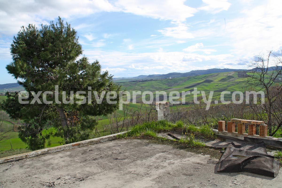 Colonial history house with land and terrace hills view for sale in Italy 13