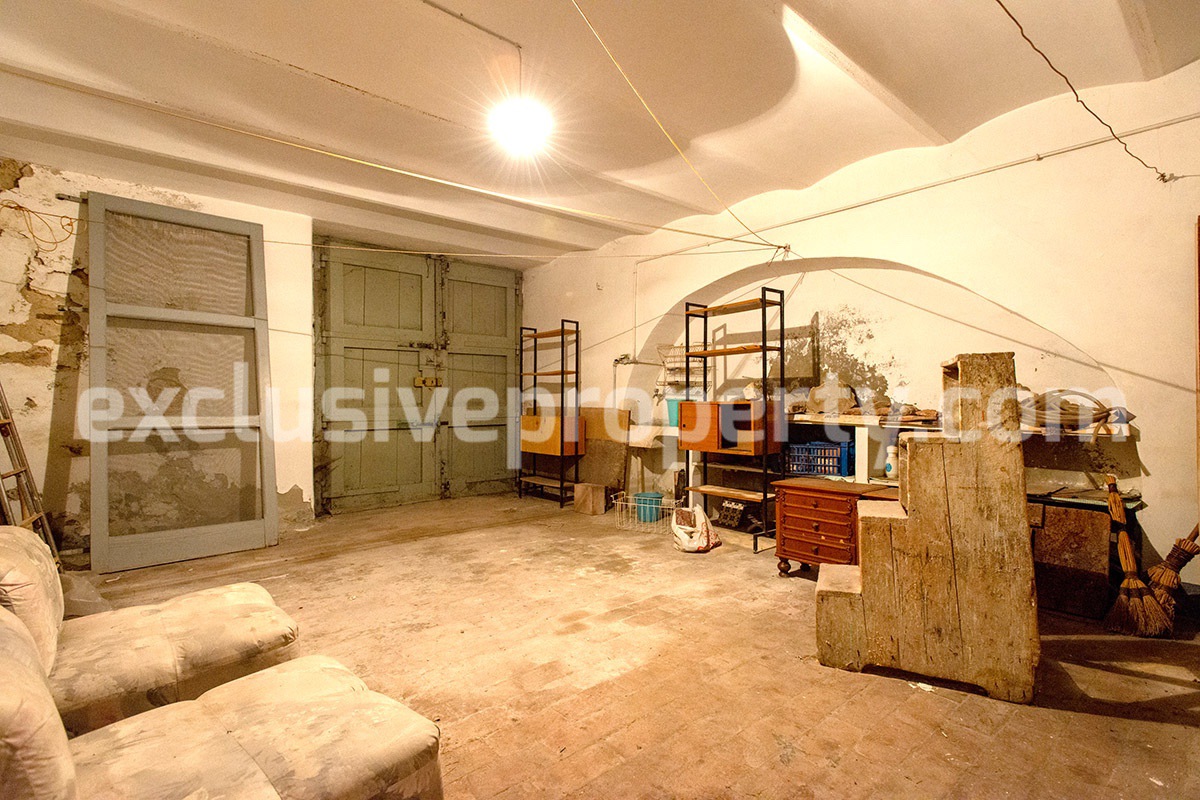 Characteristic and spacious house built in stone for sale in Italy 21