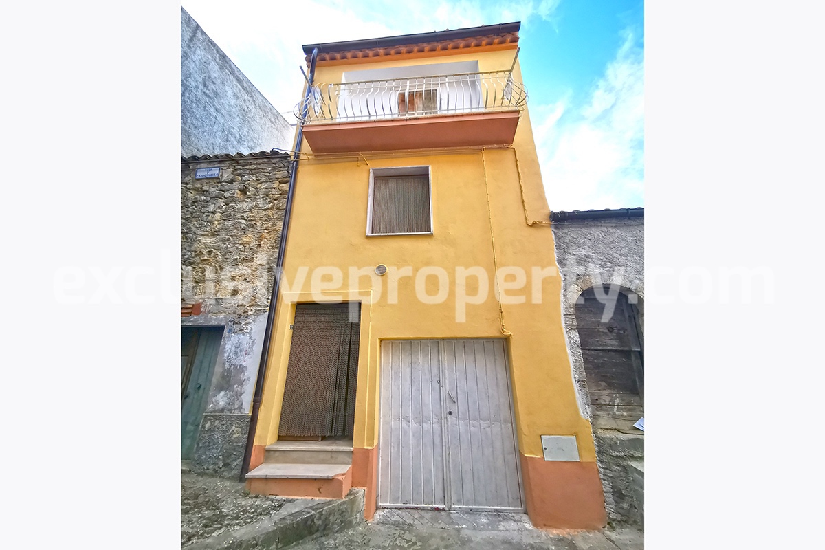 Property with cellar and fenced room with outdoor space for sale in Molise 3
