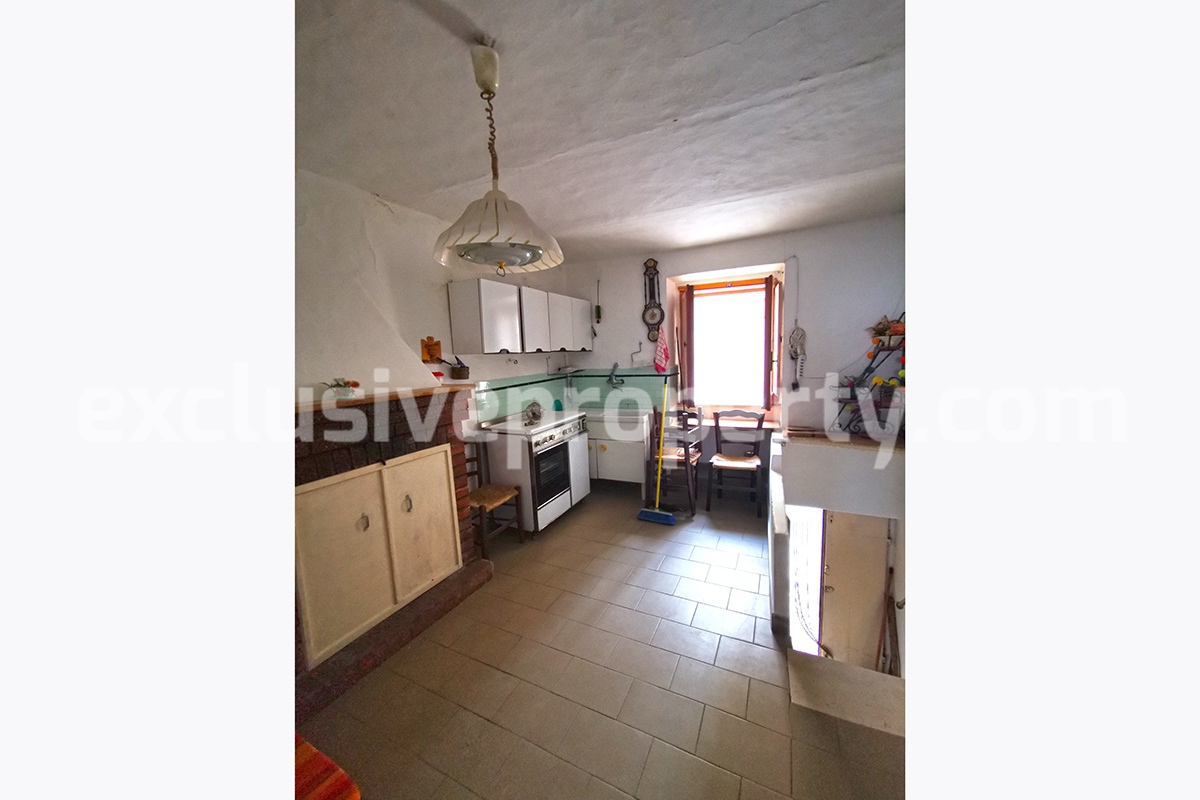 Property with cellar and fenced room with outdoor space for sale in Molise 5