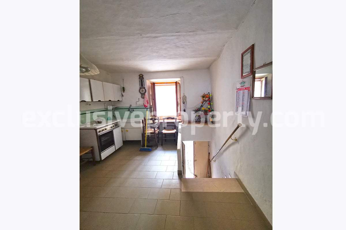 Property with cellar and fenced room with outdoor space for sale in Molise 4