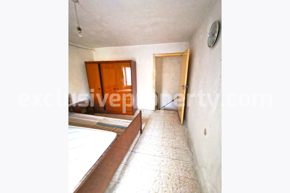 Property with cellar and fenced room with outdoor space for sale in Molise 14