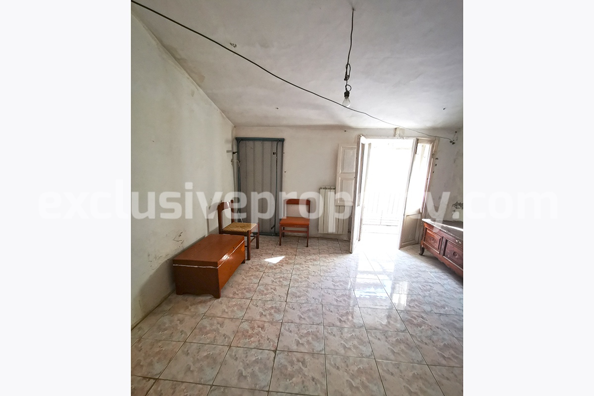 Property with cellar and fenced room with outdoor space for sale in Molise 16