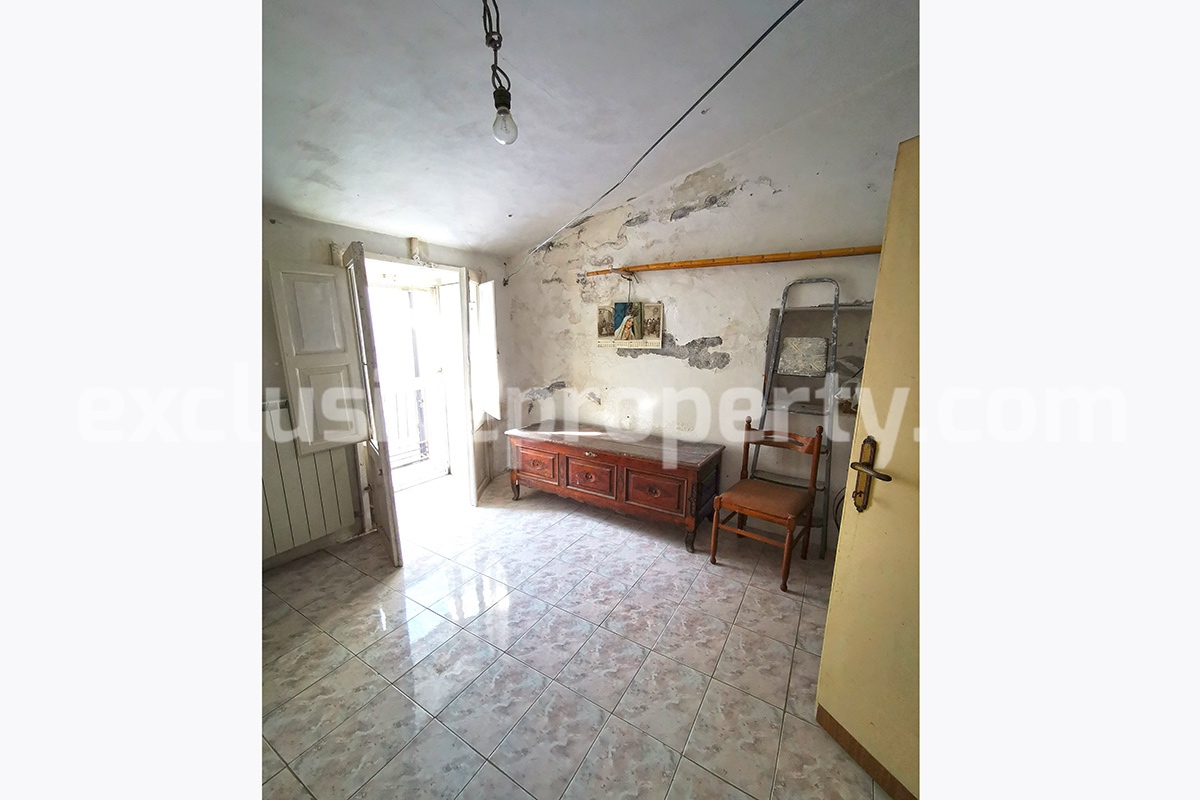 Property with cellar and fenced room with outdoor space for sale in Molise 17