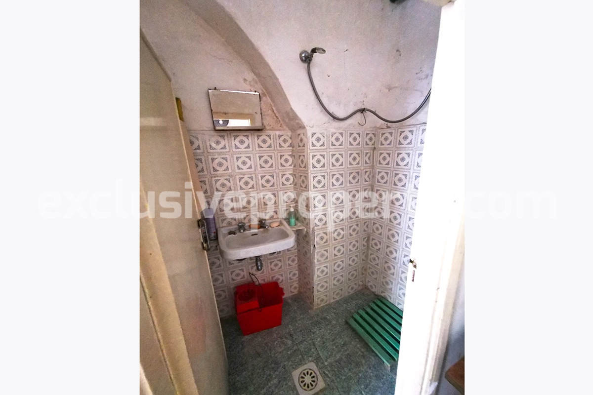 Property with cellar and fenced room with outdoor space for sale in Molise 22