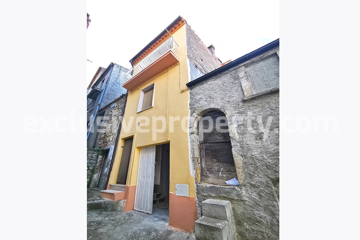 Property with cellar and fenced room with outdoor space for sale in Molise 1