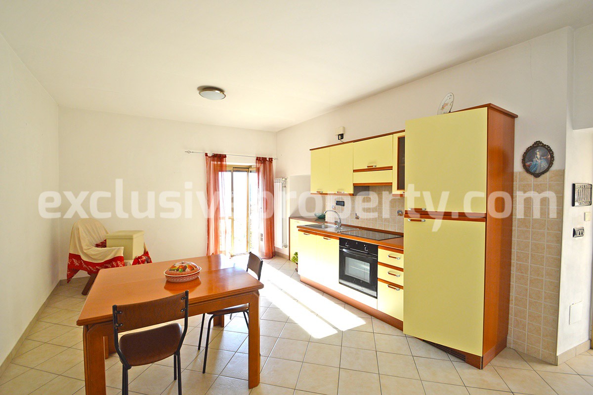House in excellent condition with a view of the hills for sale in Italy